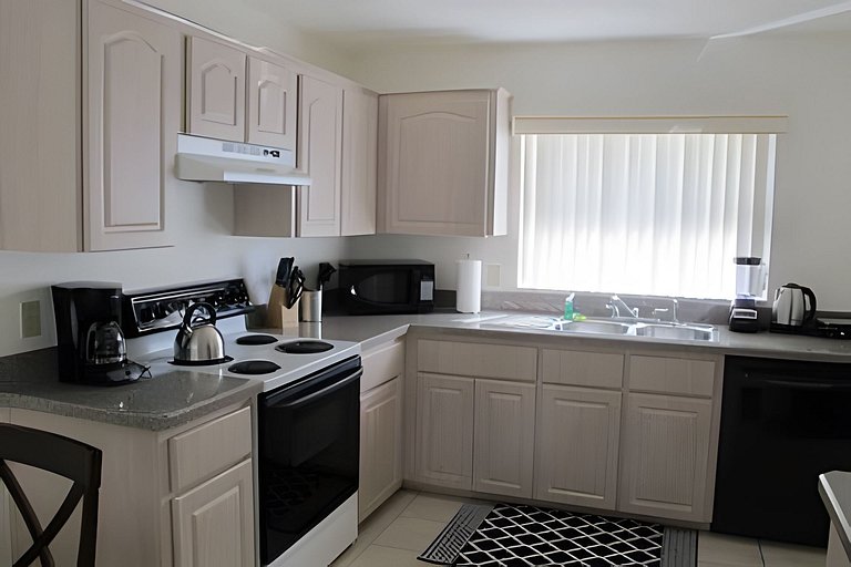 Center Located Short Term Vacation Disney Pool Home & malls
