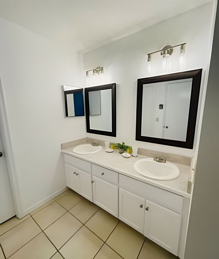 Short Term Vacation Rental Pool Home near Disney & malls