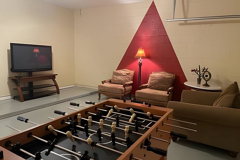 Emerald Island Resort : Pool & Games Room
