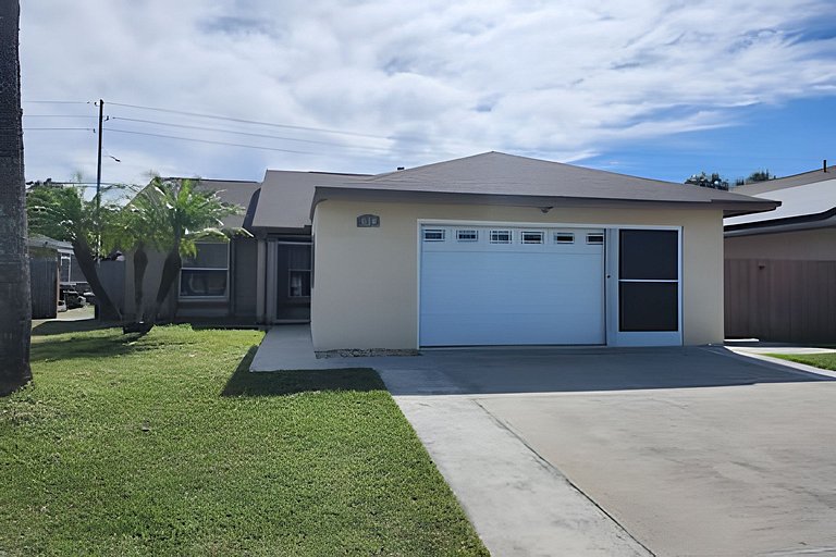 Short Term Vacation Rental Pool Home near Disney & malls