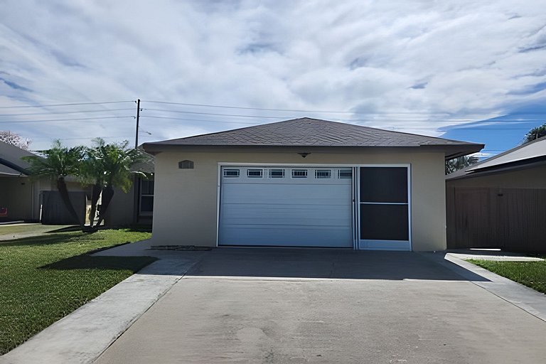 Short Term Vacation Rental Pool Home near Disney & malls