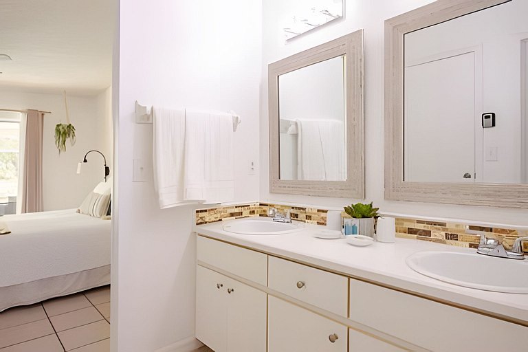 Short Term Vacation Rental Pool Home near Disney & malls