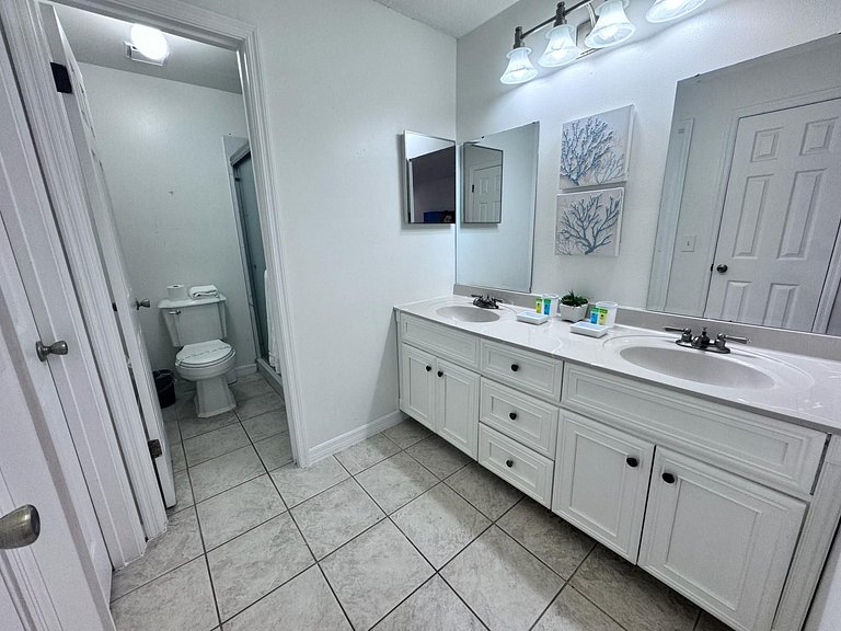 Centrally Located Pool Home near Disney, Malls