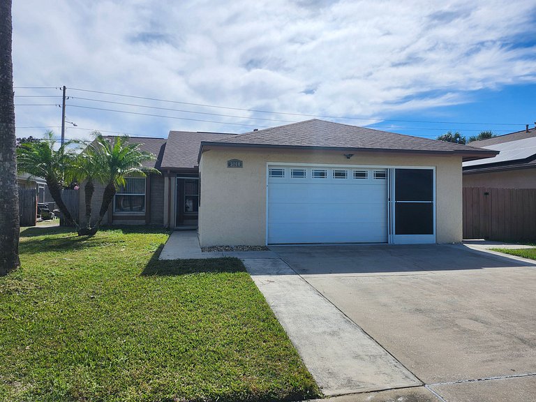 Central Located Pool Home near Disney & Malls