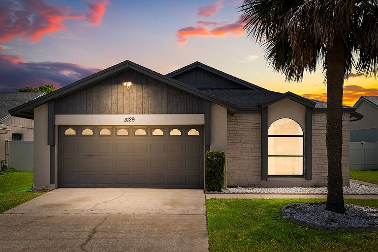 10 Minutes to Disney! 3BD Villa with Pool and Game Room