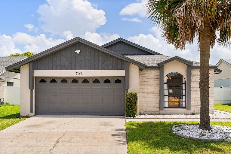 10 Minutes to Disney! 3BD Villa with Pool and Game Room