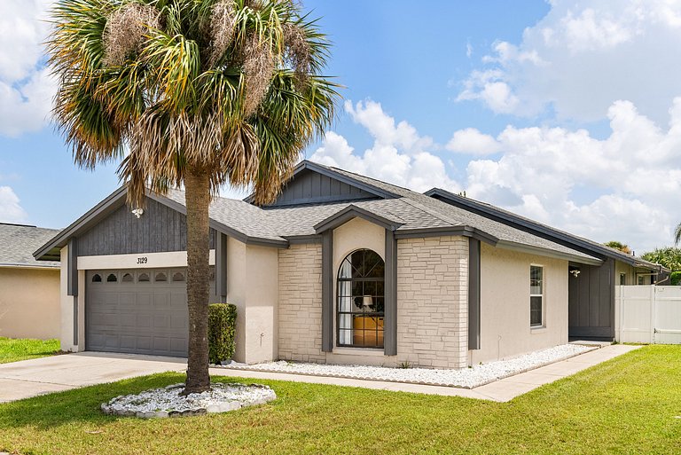 10 Minutes to Disney! 3BD Villa with Pool and Game Room