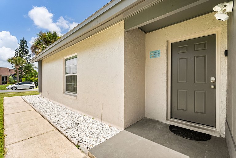 10 Minutes to Disney! 3BD Villa with Pool and Game Room