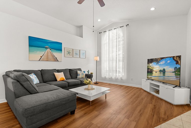 10 Minutes to Disney! 3BD Villa with Pool and Game Room