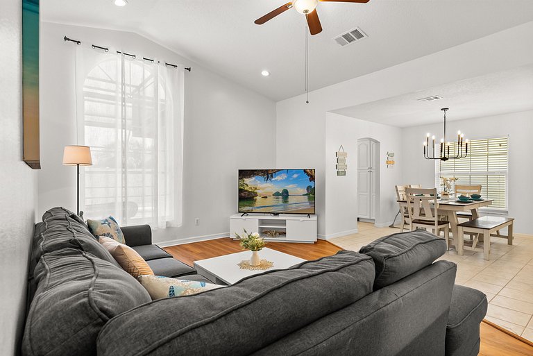 10 Minutes to Disney! 3BD Villa with Pool and Game Room