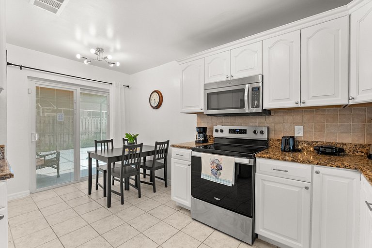 10 Minutes to Disney! 3BD Villa with Pool and Game Room