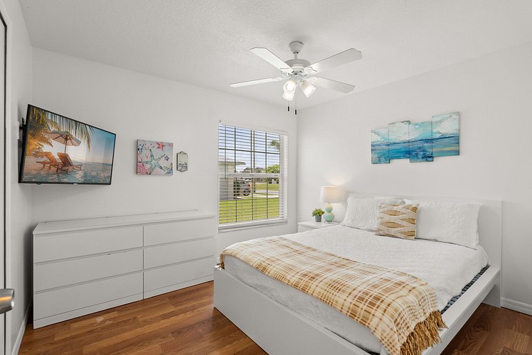 10 Minutes to Disney! 3BD Villa with Pool and Game Room