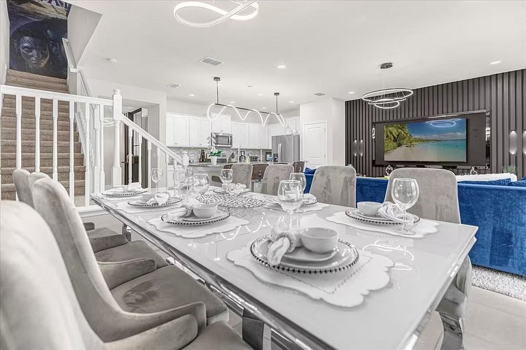 Windsor Island 5BR Villa w/ Pool & Arcade