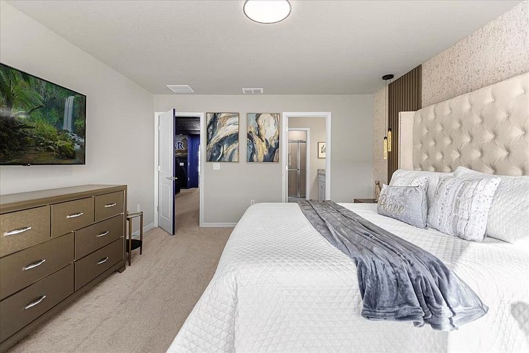 Windsor Island 5BR Villa w/ Pool & Arcade