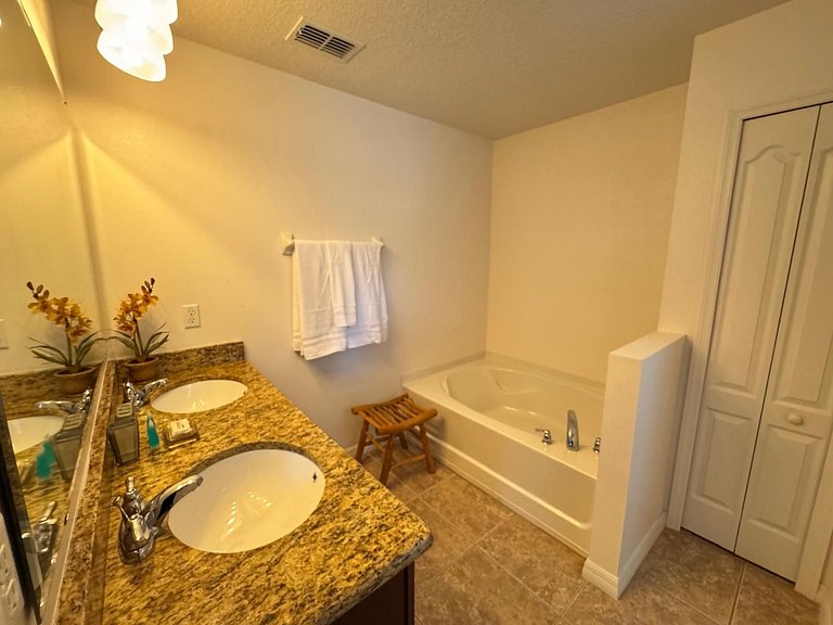 4BR Family Pool Home Minutes from Disney